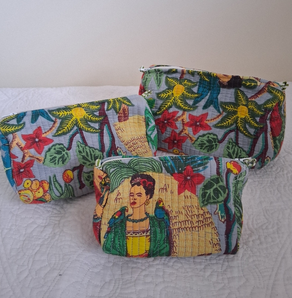 SET OF 3 COLORFUL QUILTED TROPICAL PRINT COSMETIC BAGS